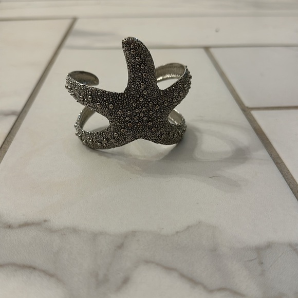 Cute Starfish Cuff Bracelet - Picture 4 of 6